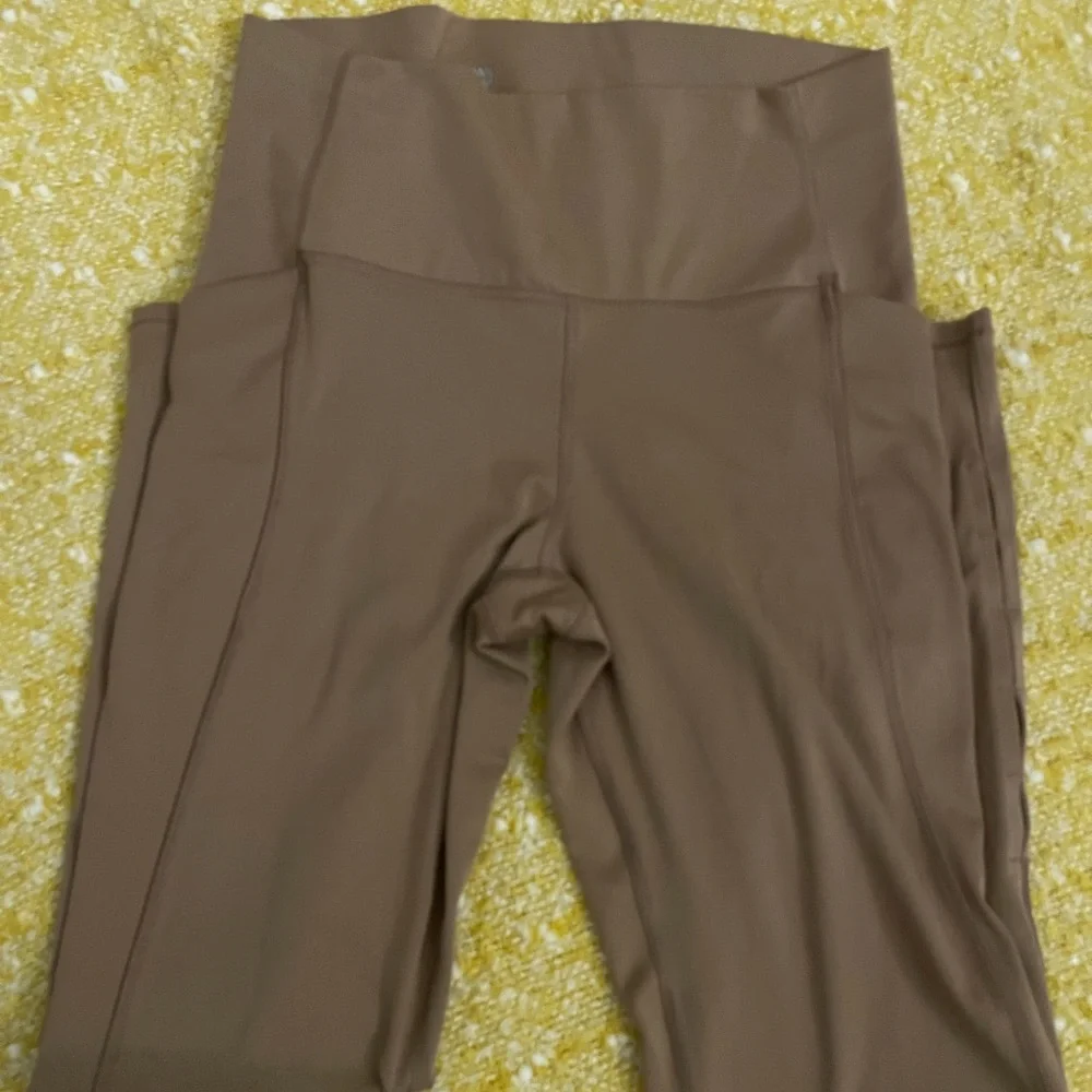 Brown High-Waisted Leggings